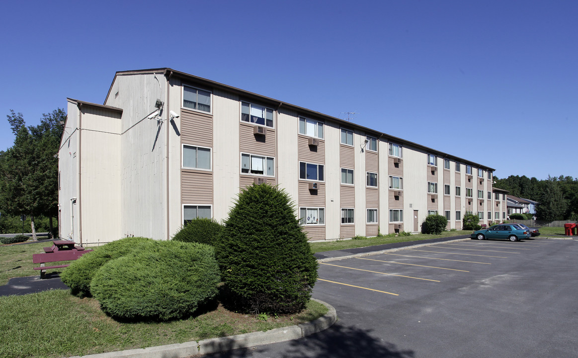 Cranberry Apartments in Warwick, RI - Building Photo