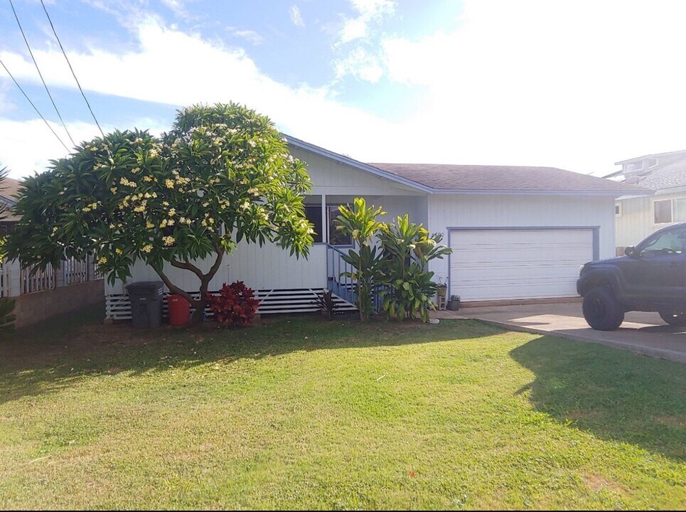 8690 Kekaha Rd in Kekaha, HI - Building Photo