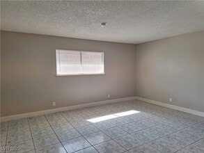 4311 E El Esteban Way in Las Vegas, NV - Building Photo - Building Photo