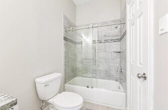 8002 Harbor Point Dr in Houston, TX - Building Photo - Building Photo