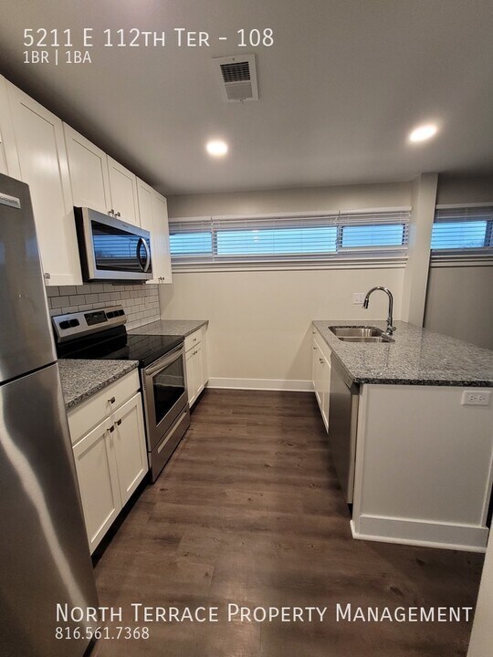 5211 E 112 Terrace, Unit 108 in Kansas City, MO - Building Photo