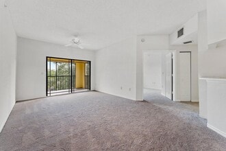 2727 Anzio Ct, Unit 301 in Palm Beach Gardens, FL - Foto de edificio - Building Photo