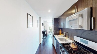 12-15 Broadway in Queens, NY - Building Photo - Building Photo