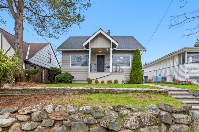 8211 20th Ave NE in Seattle, WA - Building Photo - Building Photo