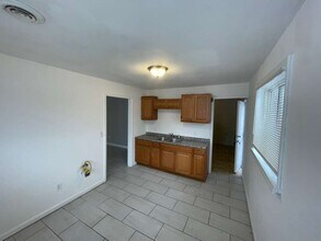 9558 Meyers Rd in Detroit, MI - Building Photo - Building Photo