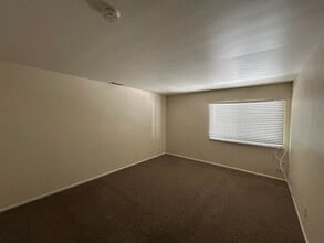 1751 Willowbrook Ln in Simi Valley, CA - Building Photo - Building Photo