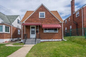 826 Miller Ave in Clairton, PA - Building Photo - Building Photo