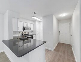 Lakeside Apartments in Beaumont, TX - Building Photo