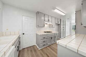 404 Ruby Ct in Roseville, CA - Building Photo - Building Photo