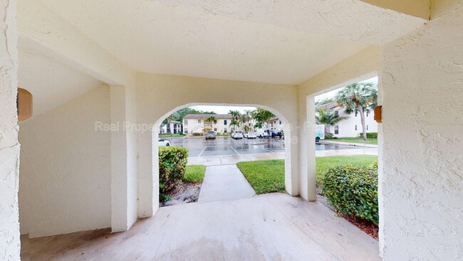 321 Olivewood Pl in Boca Raton, FL - Building Photo - Building Photo