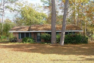 2510 Sharon Ln in Millbrook, AL - Building Photo