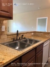 910 Pine St-Unit -Unit C-201 in Floresville, TX - Building Photo - Building Photo