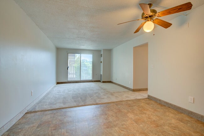 Lake Pointe in Ypsilanti, MI - Foto de edificio - Interior Photo