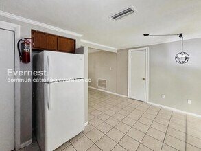 2412 Arcadia Rd in Holiday, FL - Foto de edificio - Building Photo