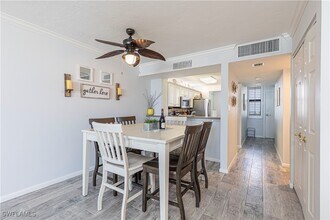 320 Seaview Ct in Marco Island, FL - Building Photo - Building Photo