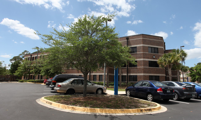 Osprey Fountains in Jacksonville, FL - Building Photo - Building Photo