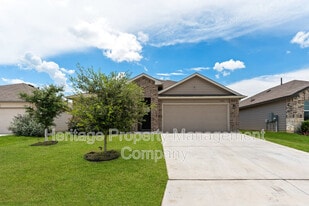 1428 Redwood Crk in Seguin, TX - Building Photo