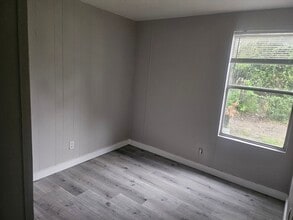 8405 Vining St in Jacksonville, FL - Building Photo - Building Photo