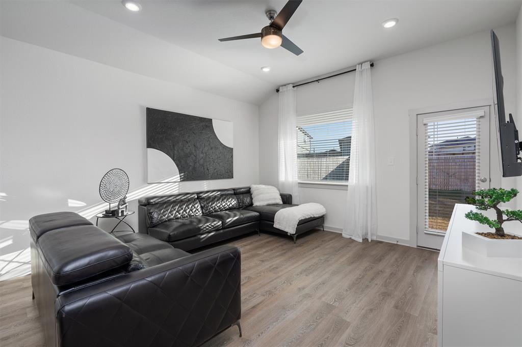 120 Scarborough Wy in San Marcos, TX - Building Photo