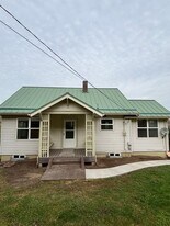 3107 Mill Creek Rd in The Dalles, OR - Building Photo