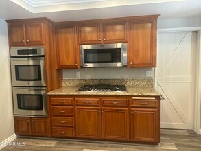 1961 McCrea Rd in Thousand Oaks, CA - Building Photo - Building Photo