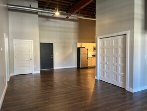 108 Adams St, Unit 230 in Leominster, MA - Building Photo - Building Photo