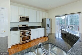 20748 Hollow Falls Terrace in Sterling, VA - Building Photo - Building Photo