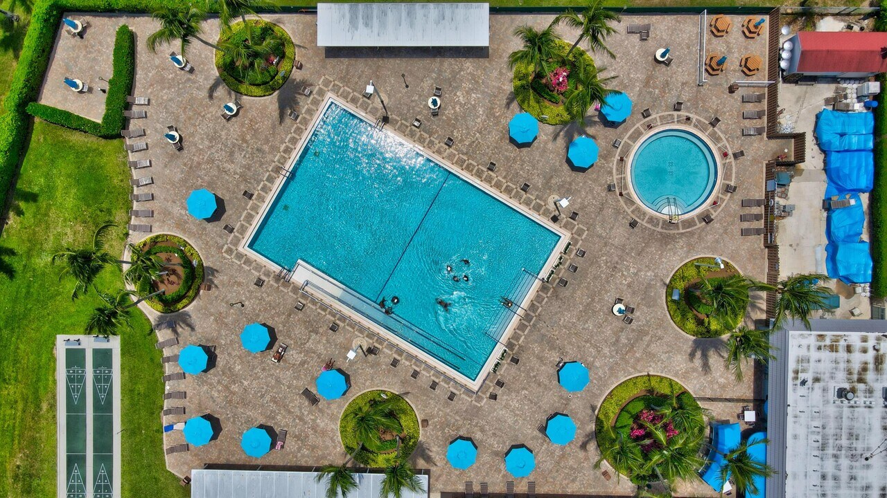 460 Saxony Way in Delray Beach, FL - Building Photo