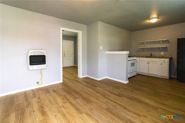 116 W Avenue A, Unit A in Killeen, TX - Foto de edificio - Building Photo