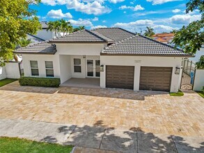 14813 NW 87th Pl in Hialeah, FL - Building Photo - Building Photo