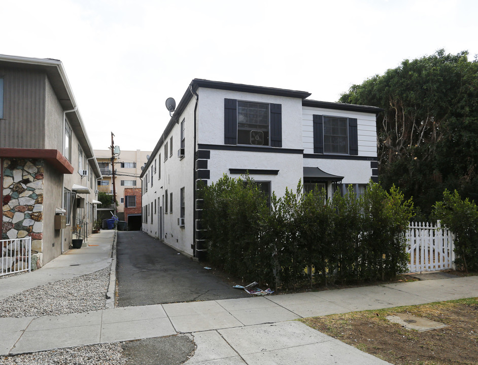 1154 N Orange Grove Ave in West Hollywood, CA - Building Photo