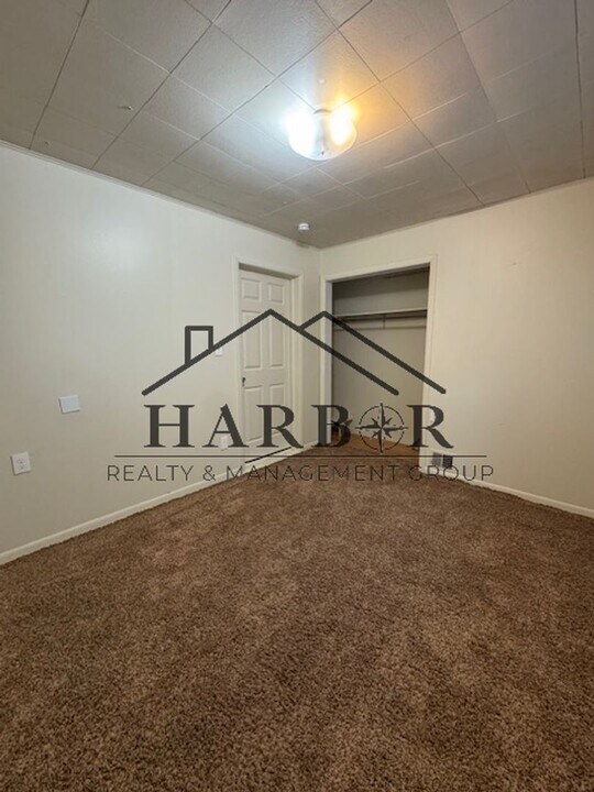 1111 4th St NW in Austin, MN - Building Photo