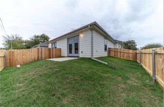 800 N Throckmorton St in Sherman, TX - Building Photo - Building Photo