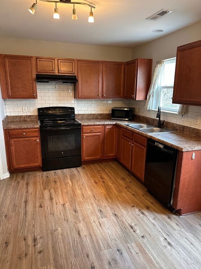 227 Chalet Rd in Holly Ridge, NC - Building Photo - Building Photo