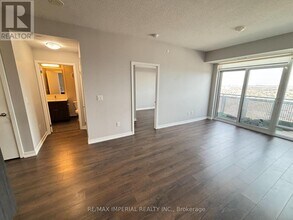 2520-2520 Eglinton Ave W in Mississauga, ON - Building Photo - Building Photo
