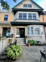 684 Washington St in Brookline, MA - Building Photo