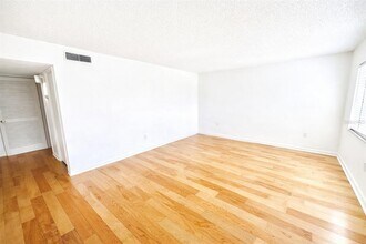 2505 N Alafaya Trail in Orlando, FL - Building Photo - Building Photo