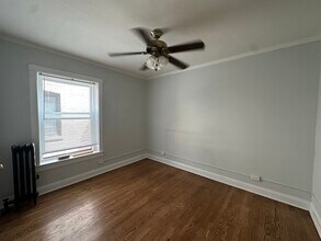 7027 N Glenwood Ave in Chicago, IL - Building Photo - Building Photo