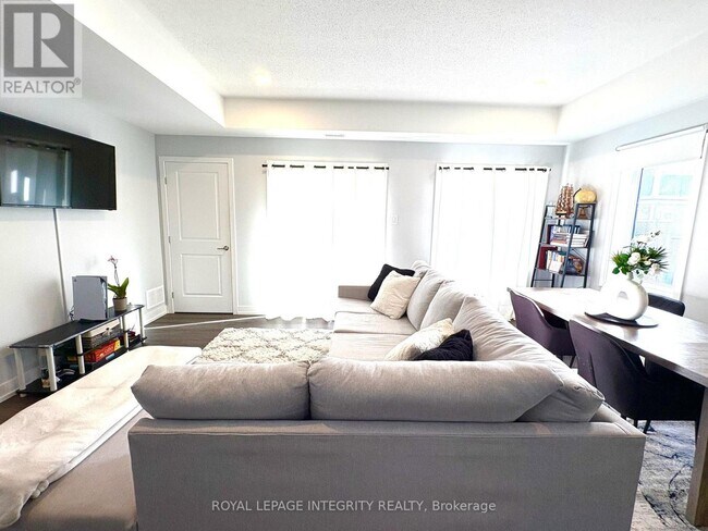 258 Anyolite Private in Ottawa, ON - Building Photo - Building Photo