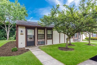 Parkside at Maple Canyon in Columbus, OH - Building Photo - Building Photo