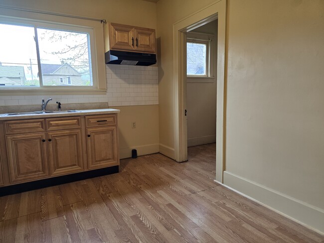 648 N Freedom Ave, Unit 648 in Alliance, OH - Building Photo - Building Photo