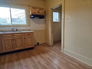 648 N Freedom Ave, Unit 648 in Alliance, OH - Building Photo - Building Photo