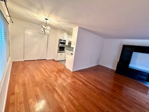 4521 Colbath Ave, Unit 103 in Los Angeles, CA - Building Photo - Building Photo