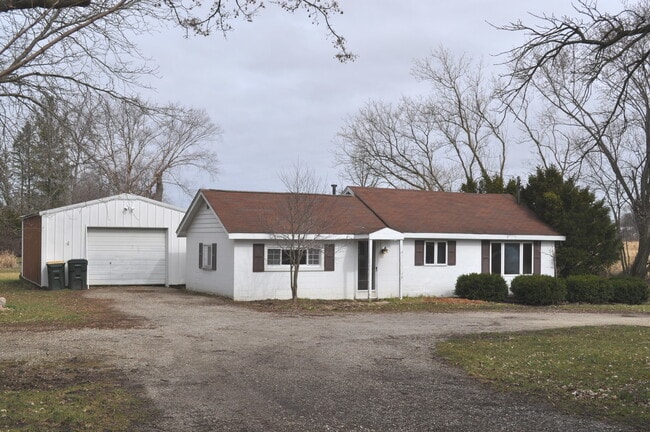 19006 W Edwards Rd in Antioch, IL - Building Photo - Building Photo