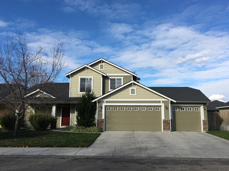 552 E Anton St in Meridian, ID - Foto de edificio