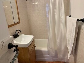 337 Beacon St, Unit 5 in Boston, MA - Building Photo