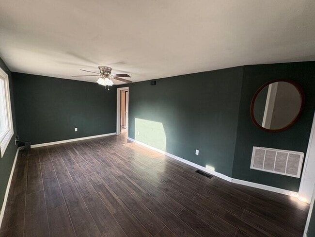 721 Litchfield Ln in Bonneau, SC - Building Photo - Building Photo