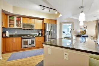 600 S Dixie Hwy, Unit 512 in West Palm Beach, FL - Building Photo - Building Photo