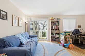 5 Meadowbrook Rd in Brookline, MA - Building Photo - Building Photo