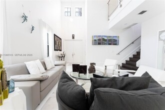 10560 NW 69th Terrace in Doral, FL - Building Photo - Building Photo